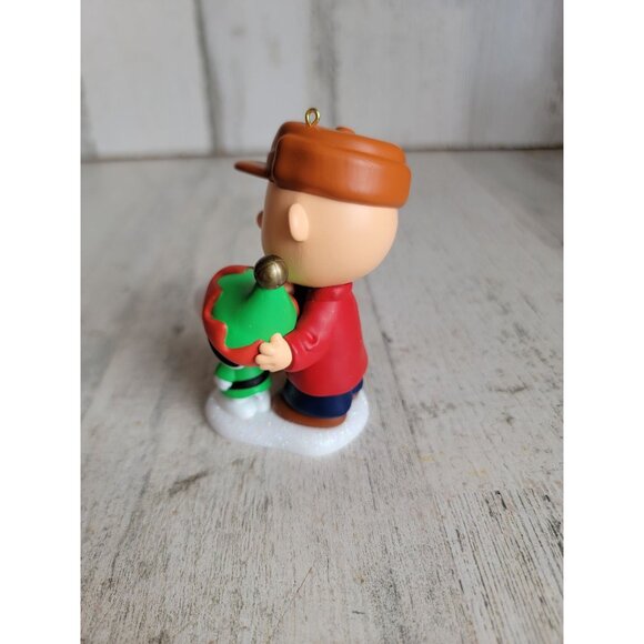 Hallmark dressed up dog Snoopy Charlie Brown ornament Xmas - Picture 3 of 6